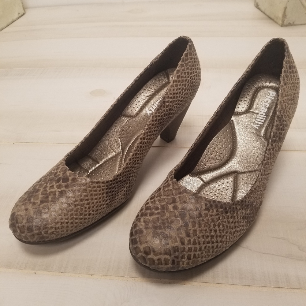 NWOB Piccadilly Brown Snakeskin Heels 8.5
